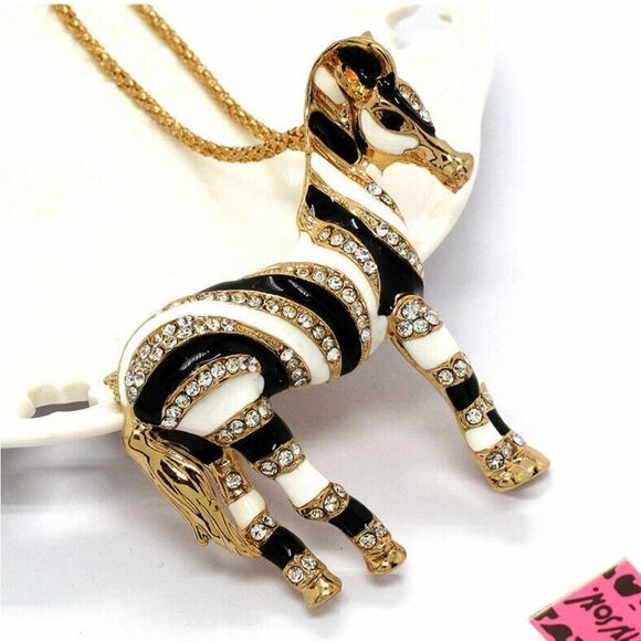 🦓 NEW Betsey Johnson crystal embellished zebra pendant necklace 🦓 - Picture 5 of 5